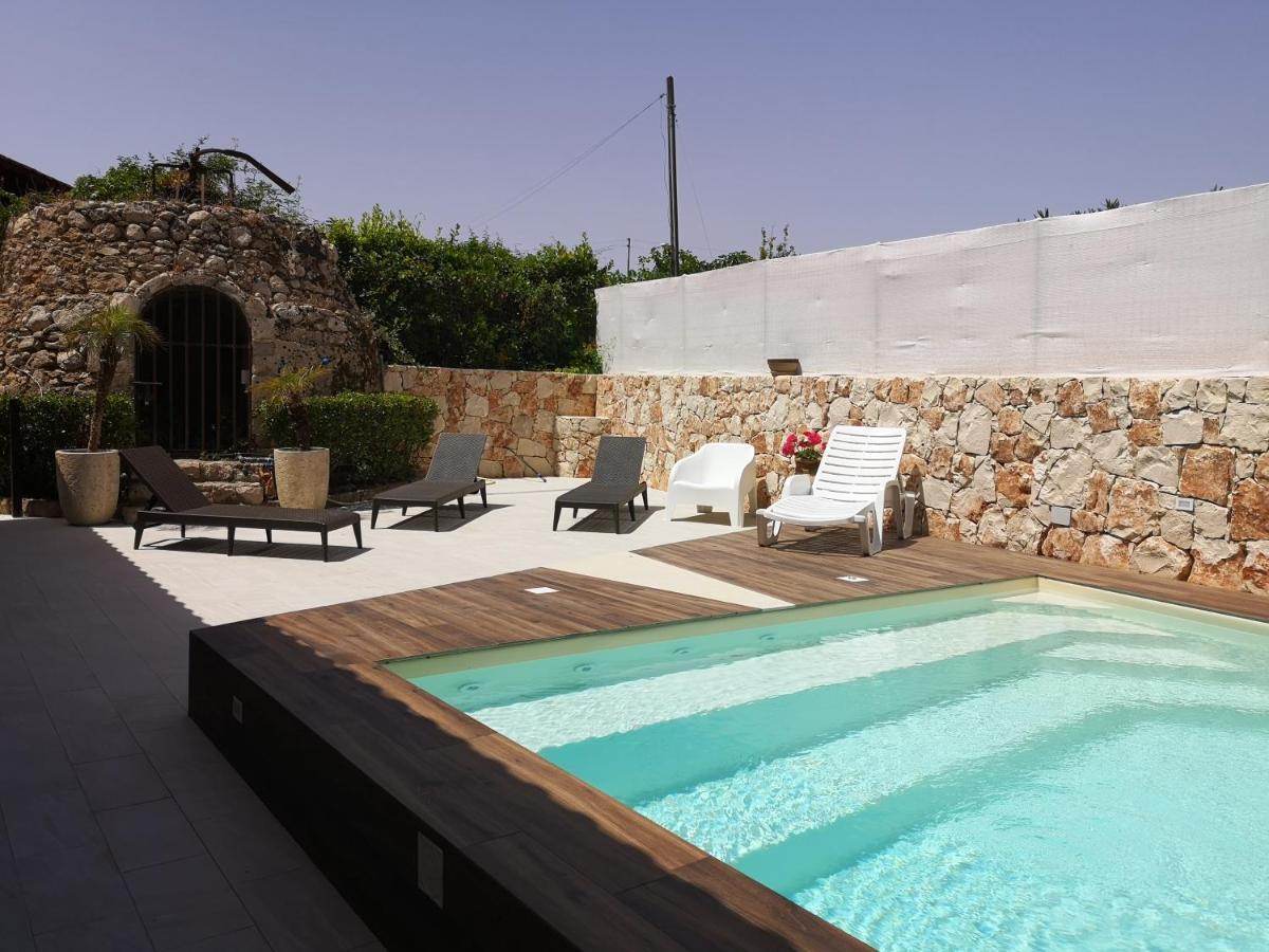 Xenia Garden 2 Apartment Avola Bagian luar foto