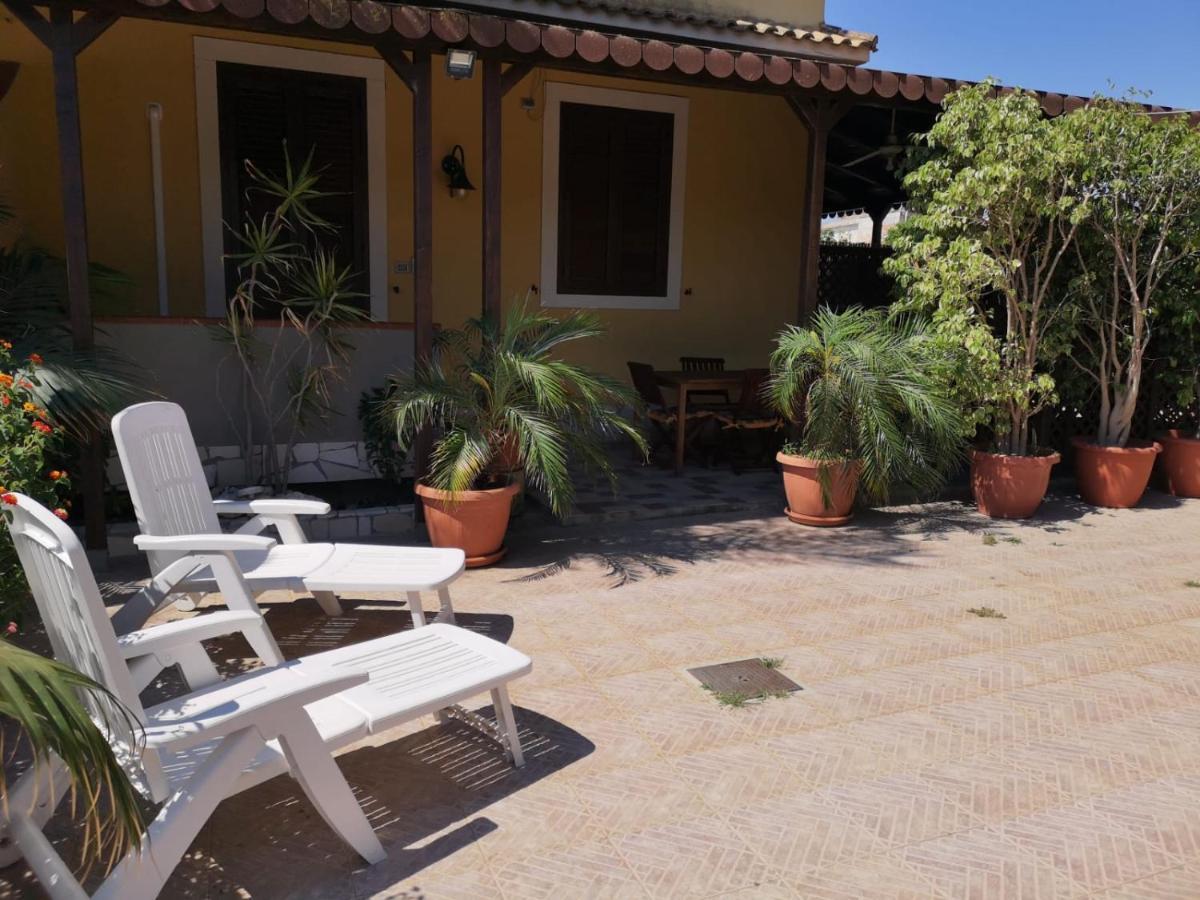 Xenia Garden 2 Apartment Avola Bagian luar foto